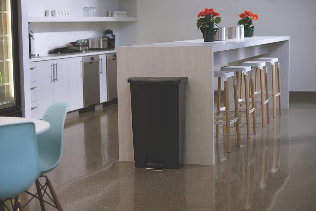 Black 18 Gal Plastic Step-On Trash Can P395