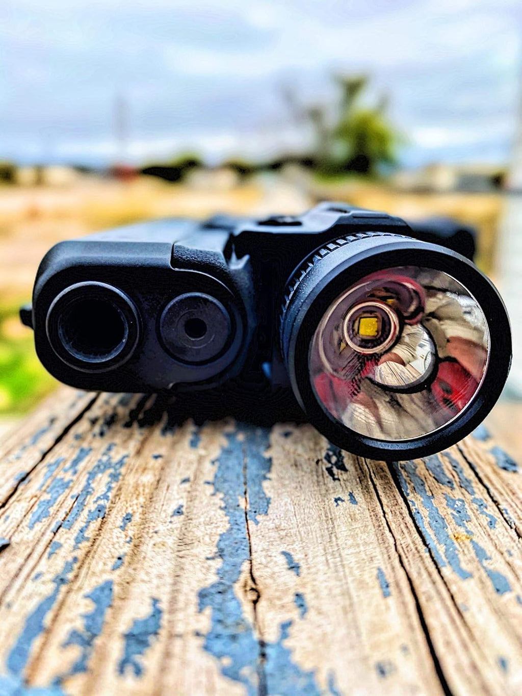 1200 Lumen Compact Pistol Weapon Light with 2 x CR123A Batteries V320