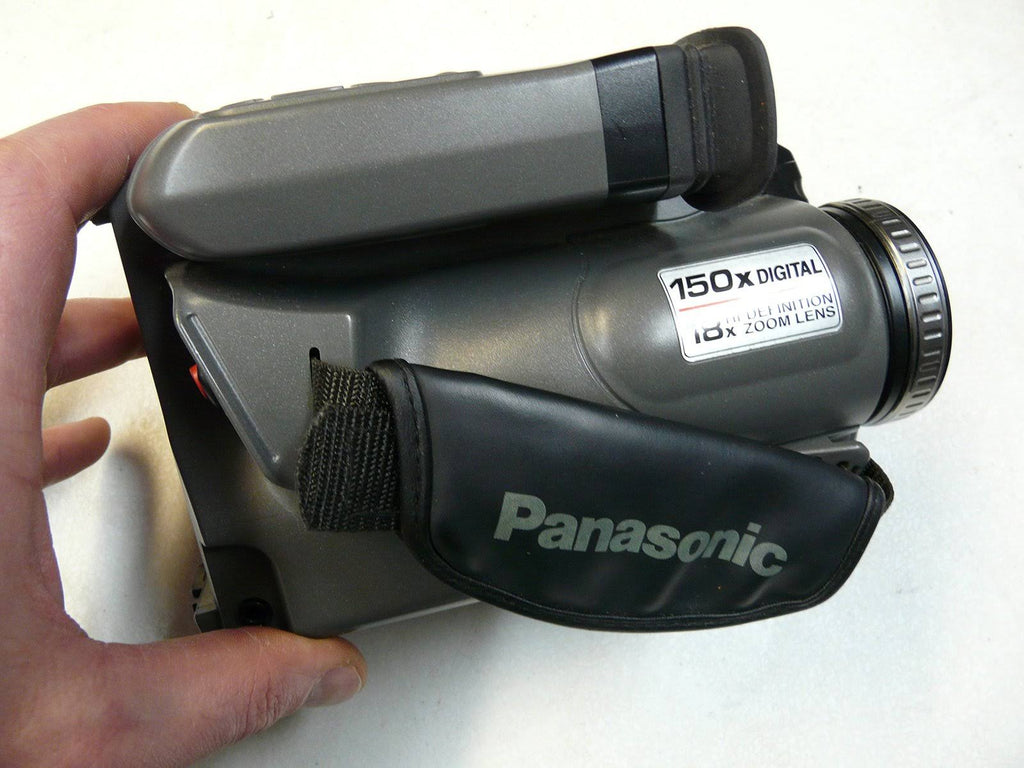 Compact VHS/VHS-C Palmcorder Camcorder Bundle W836294