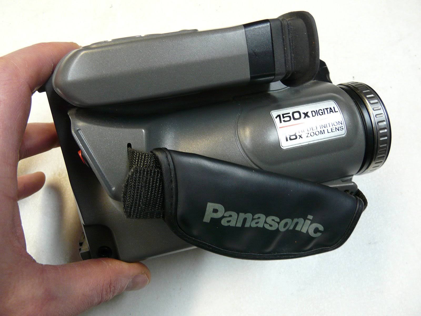Compact VHS/VHS-C Palmcorder Camcorder Bundle W836294