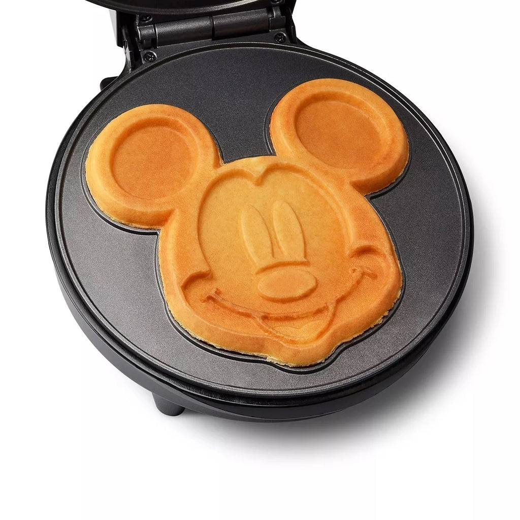 7" Round Ceramic Non-Stick Waffle Maker Z6524