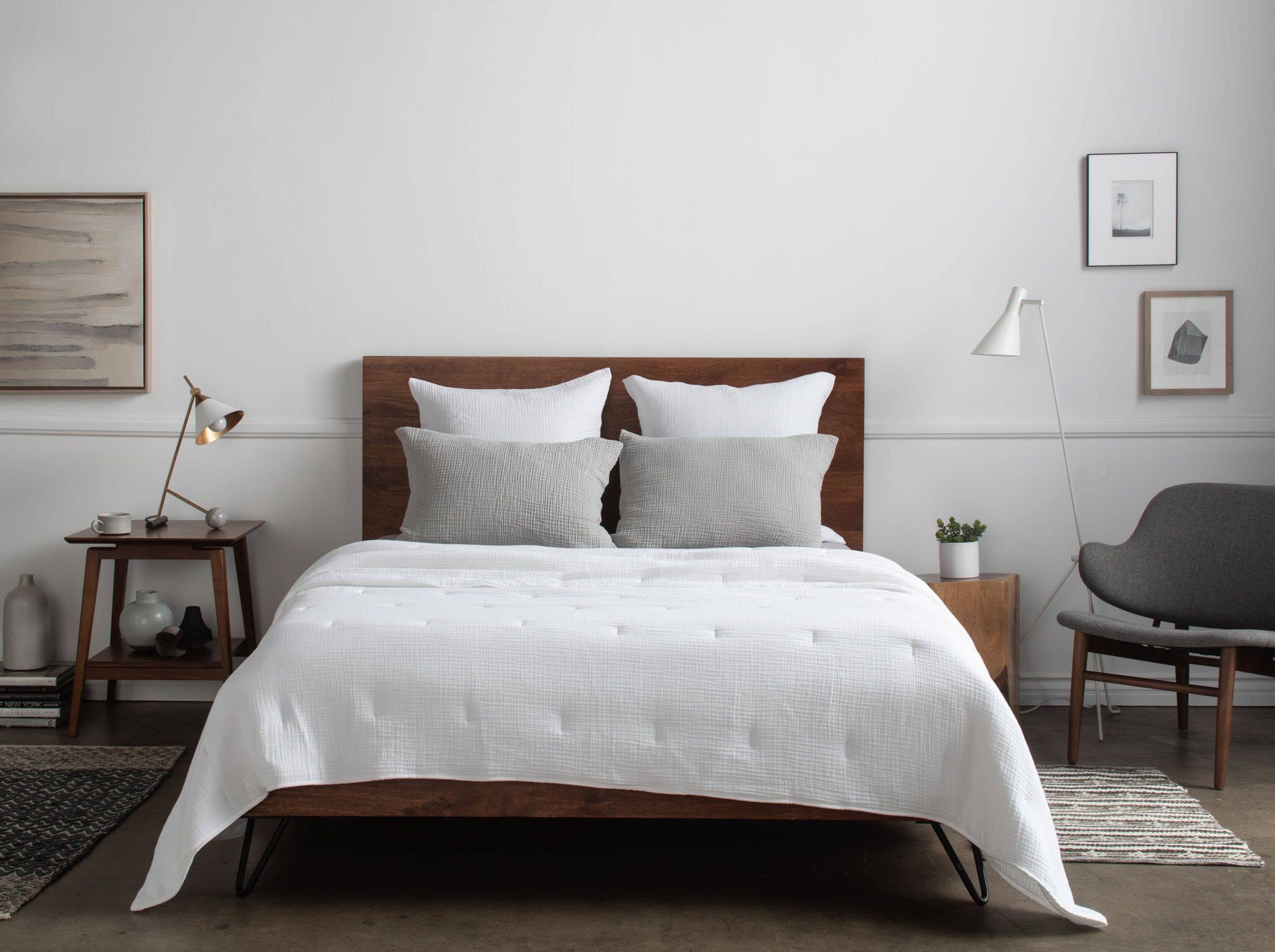 Twin/Twin XL White Cotton Quilt D163